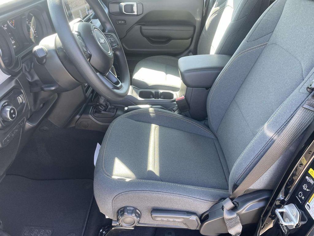 new 2025 Jeep Gladiator car, priced at $38,535