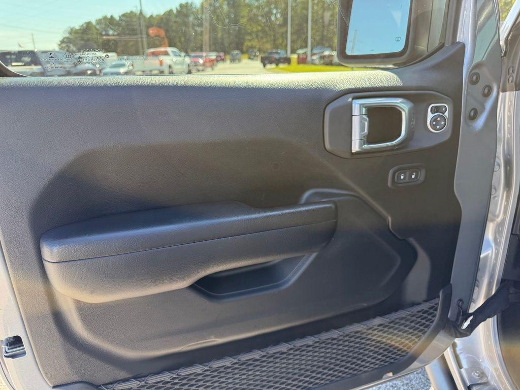 used 2021 Jeep Gladiator car, priced at $32,000