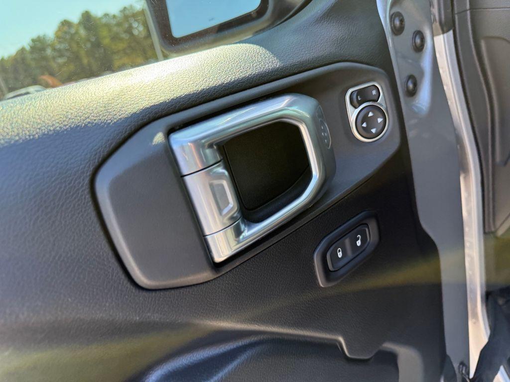 used 2021 Jeep Gladiator car, priced at $32,000