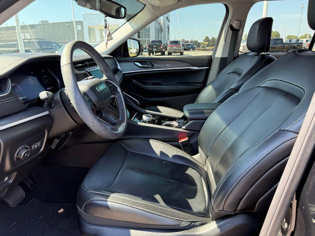 used 2023 Jeep Grand Cherokee car, priced at $33,046