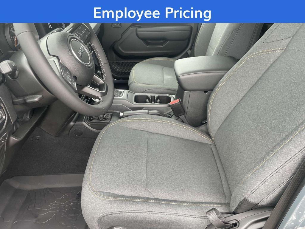 new 2025 Jeep Wrangler car, priced at $45,190