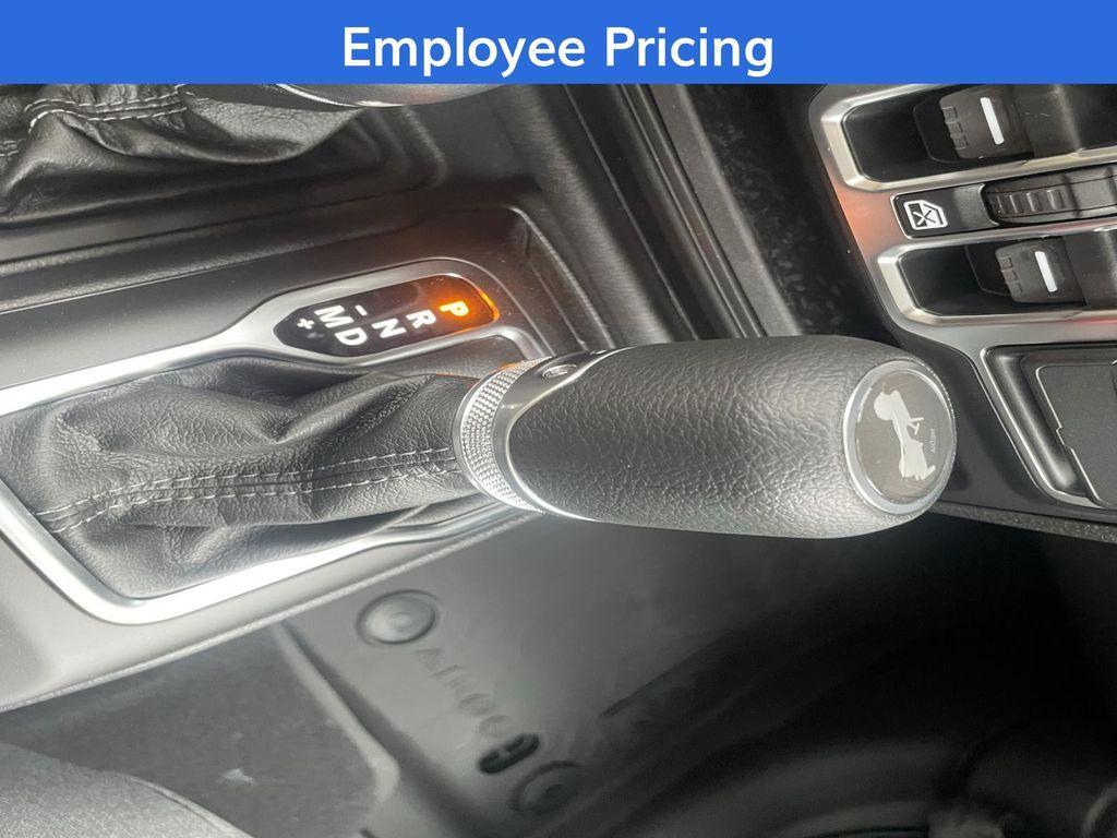 new 2025 Jeep Wrangler car, priced at $45,190