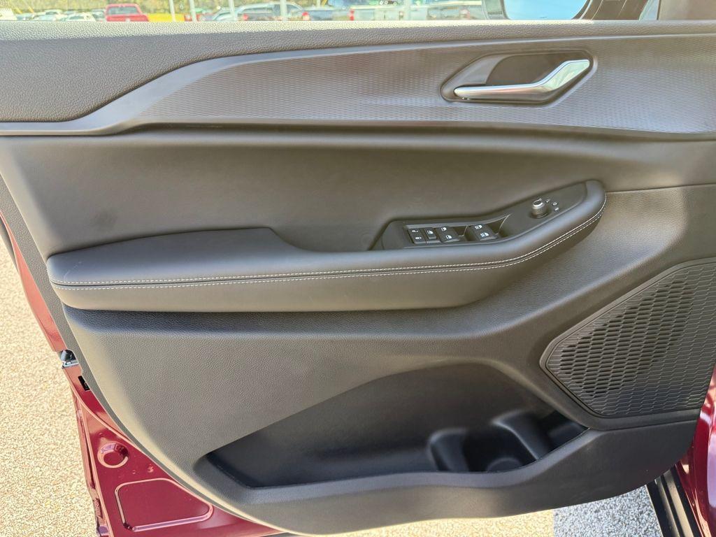 new 2025 Jeep Grand Cherokee car, priced at $34,125