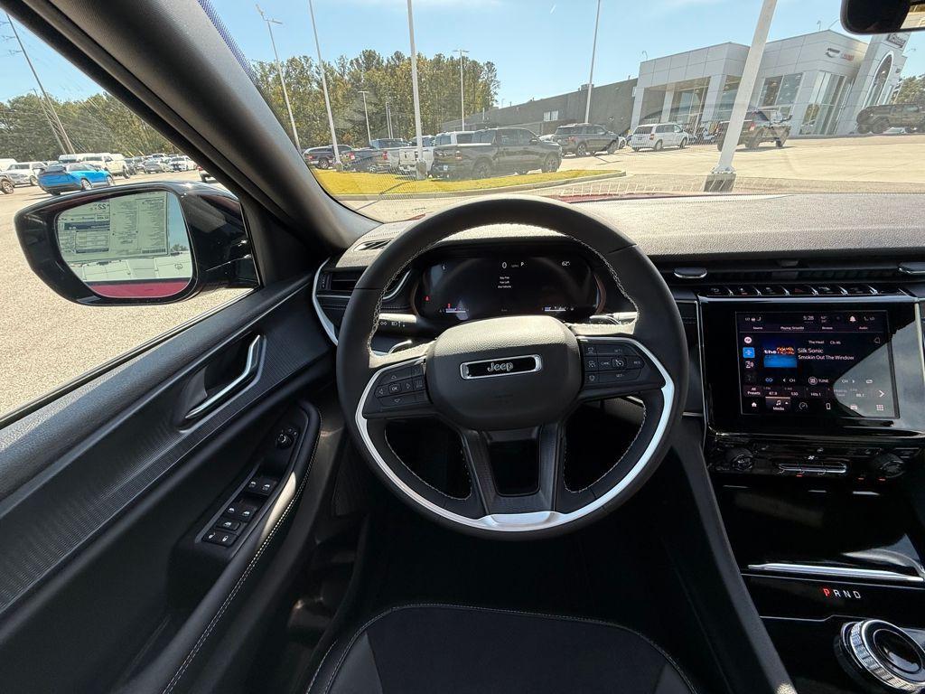 new 2025 Jeep Grand Cherokee car, priced at $34,125