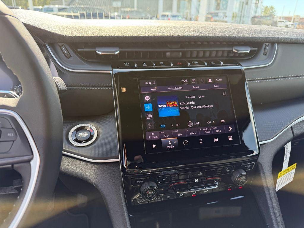 new 2025 Jeep Grand Cherokee car, priced at $34,125