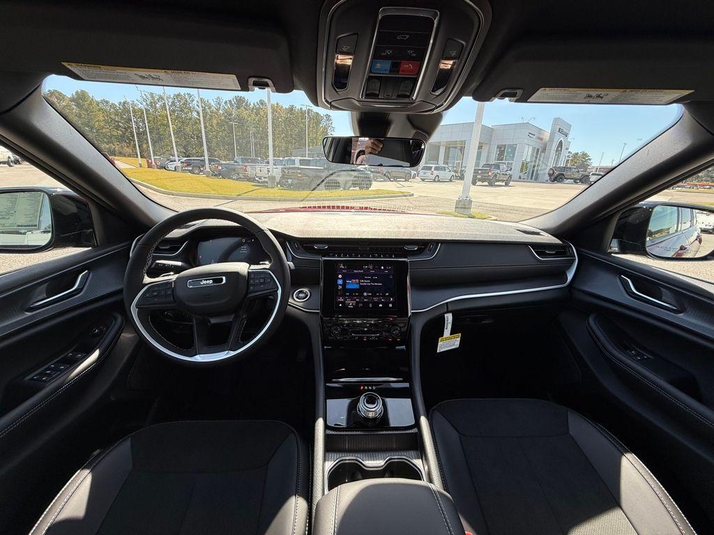 new 2025 Jeep Grand Cherokee car, priced at $34,125