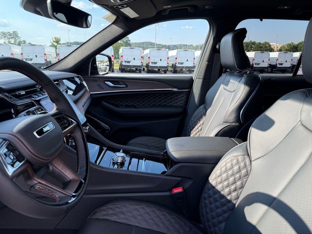 new 2025 Jeep Grand Cherokee car, priced at $56,430
