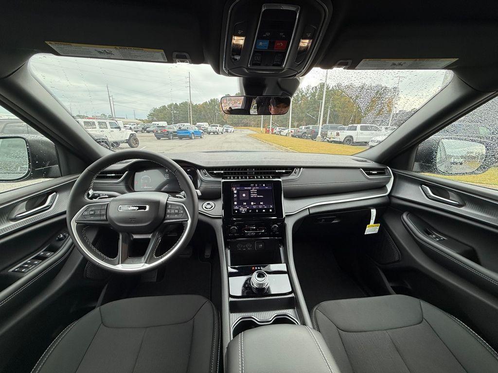 new 2025 Jeep Grand Cherokee car, priced at $26,625