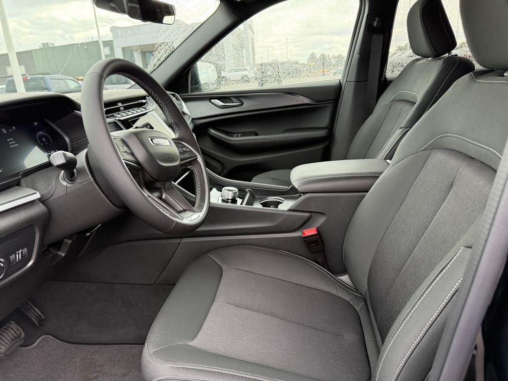 new 2025 Jeep Grand Cherokee car, priced at $26,625