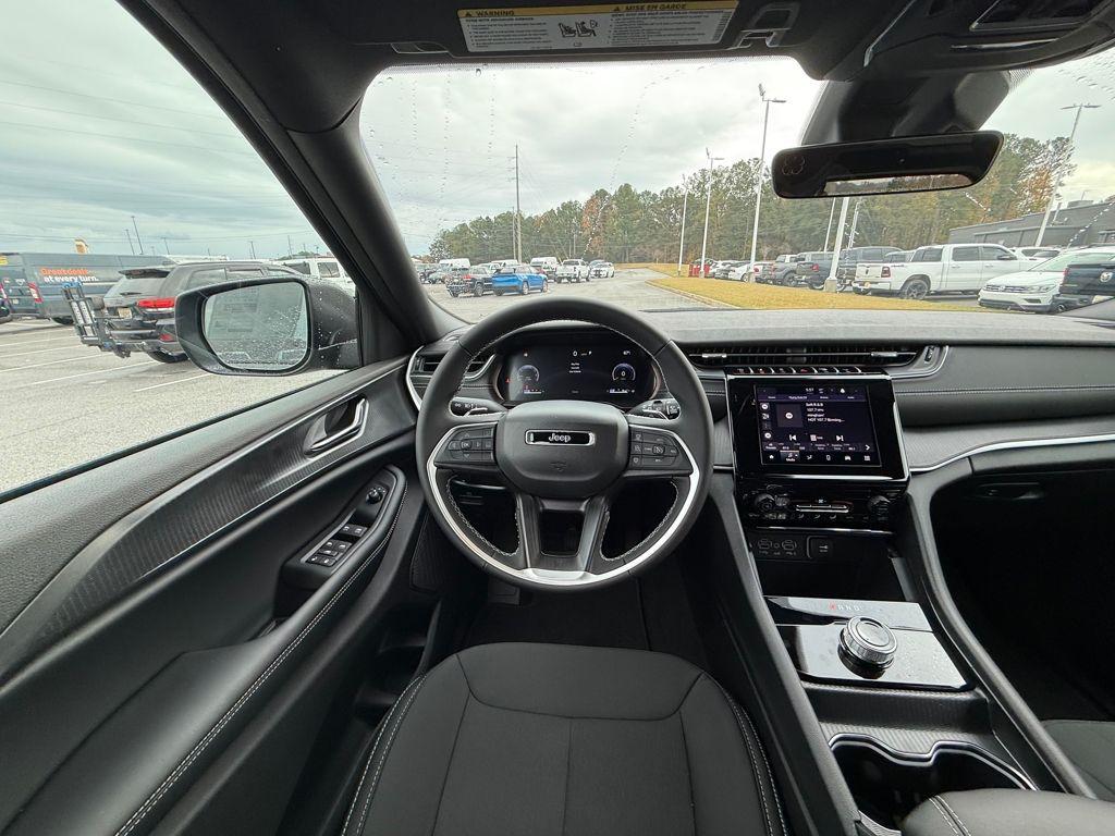 new 2025 Jeep Grand Cherokee car, priced at $26,625