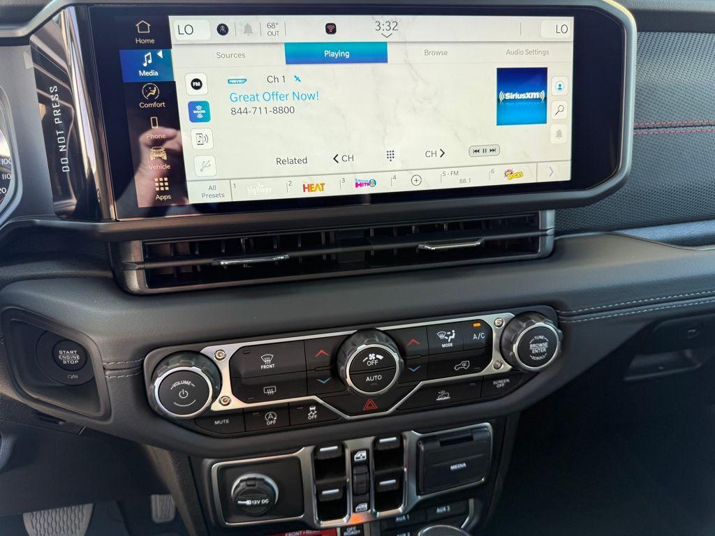 new 2025 Jeep Gladiator car, priced at $44,605
