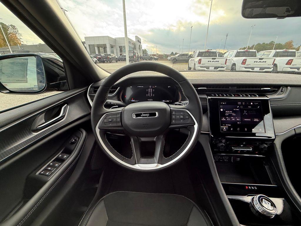 new 2025 Jeep Grand Cherokee car, priced at $32,625