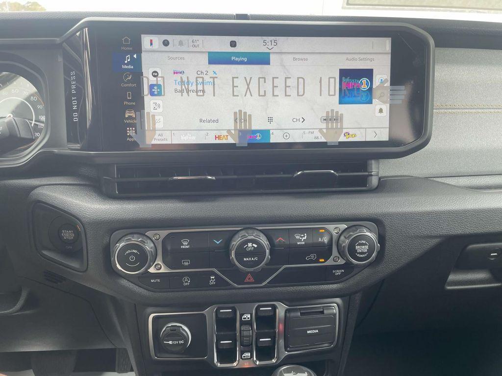 new 2025 Jeep Gladiator car, priced at $43,562