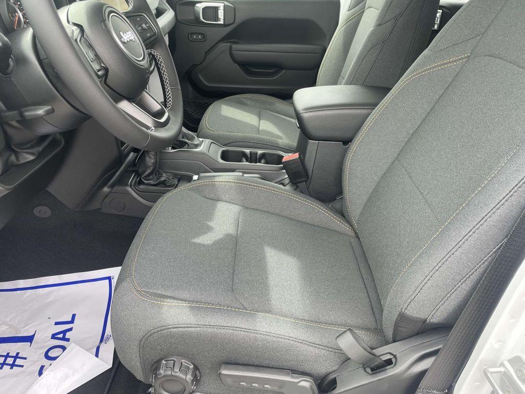 new 2025 Jeep Gladiator car, priced at $43,562