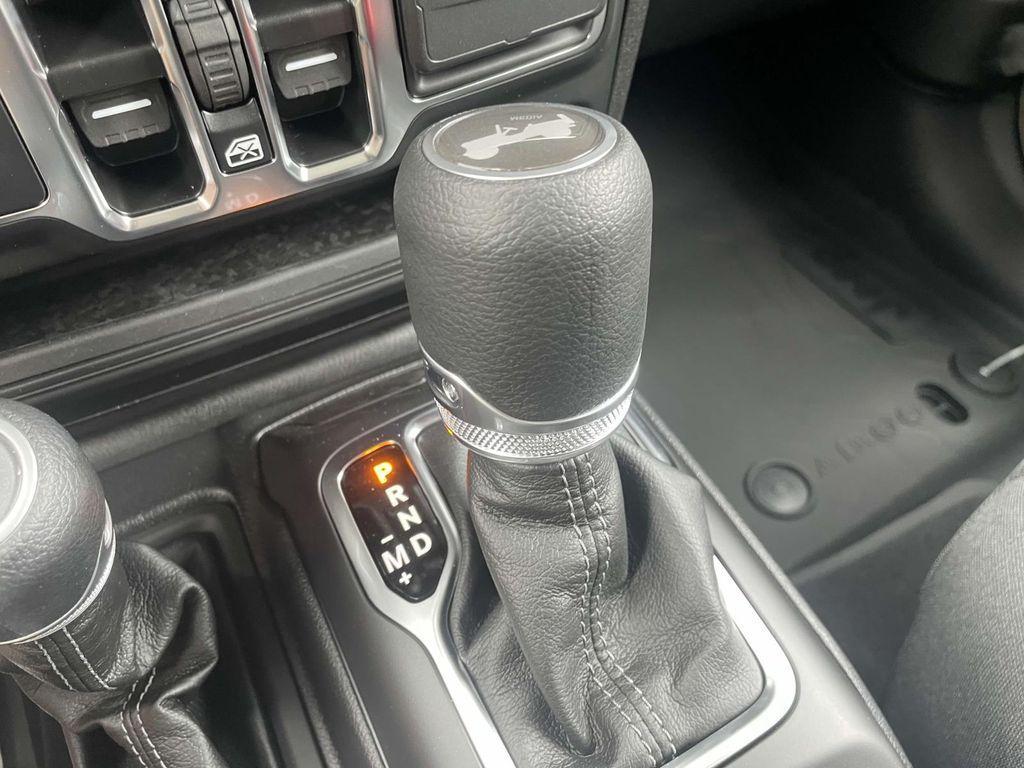 new 2025 Jeep Gladiator car, priced at $43,562