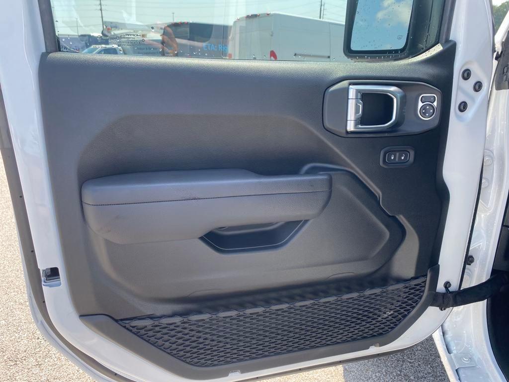 new 2025 Jeep Gladiator car, priced at $43,939