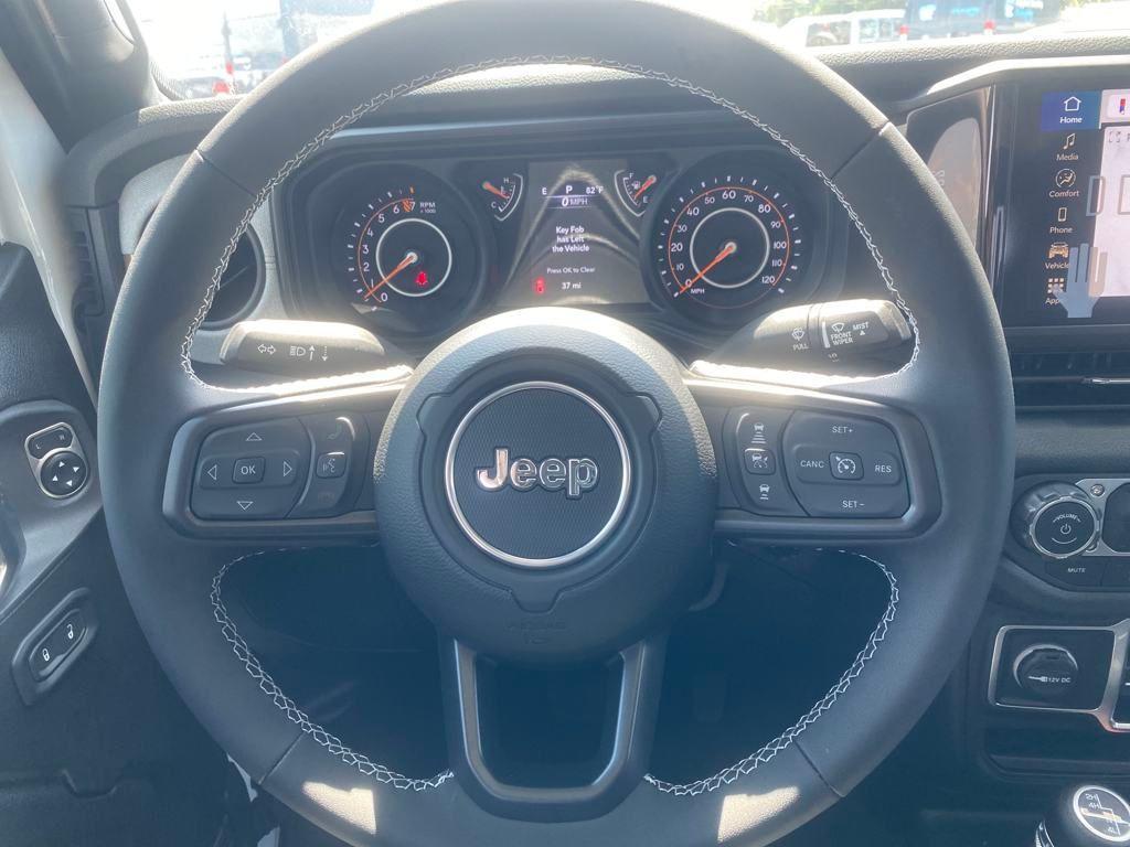 new 2025 Jeep Gladiator car, priced at $43,939