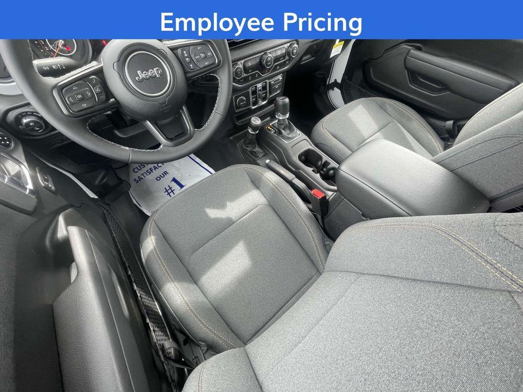 new 2025 Jeep Gladiator car, priced at $46,439