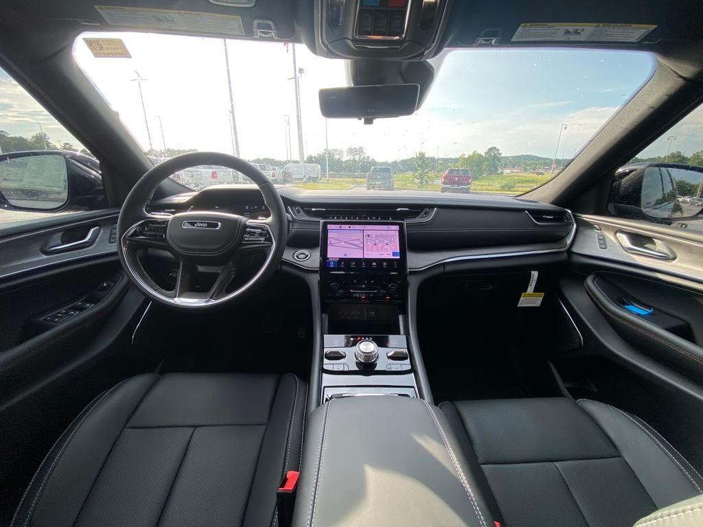 new 2025 Jeep Grand Cherokee car, priced at $50,870