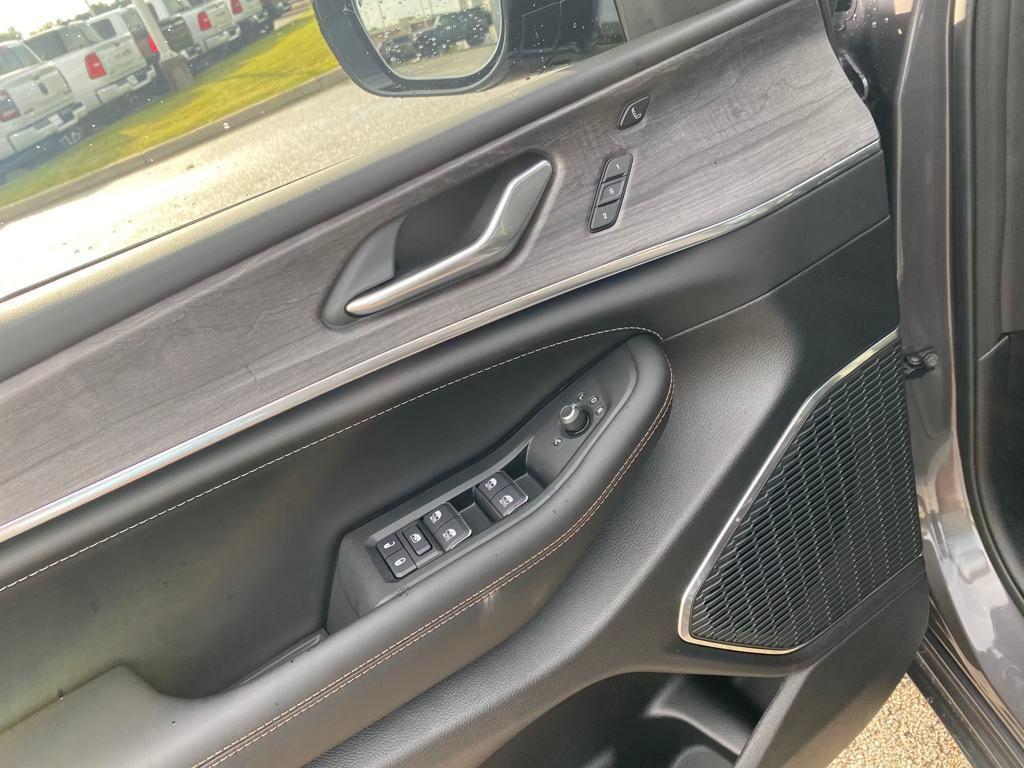 new 2025 Jeep Grand Cherokee car, priced at $50,870