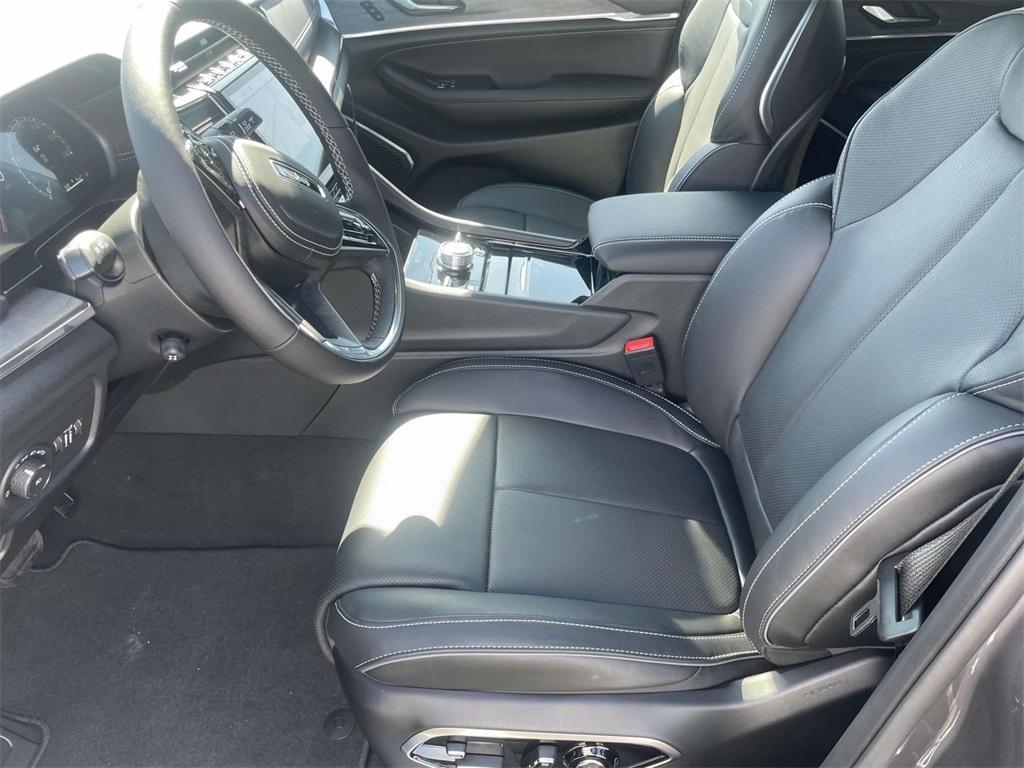 new 2025 Jeep Grand Cherokee car, priced at $53,370