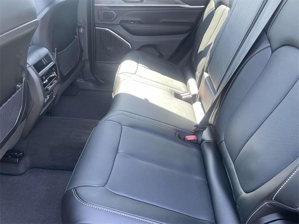 new 2025 Jeep Grand Cherokee car, priced at $53,370