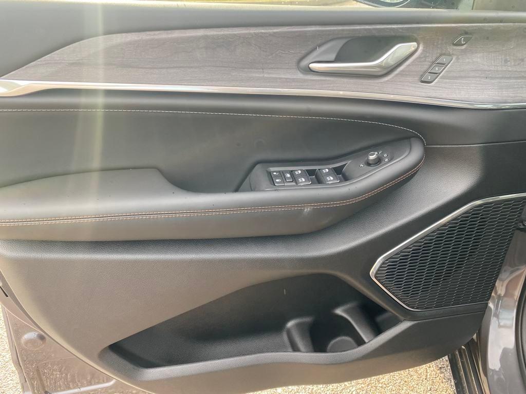new 2025 Jeep Grand Cherokee car, priced at $50,870