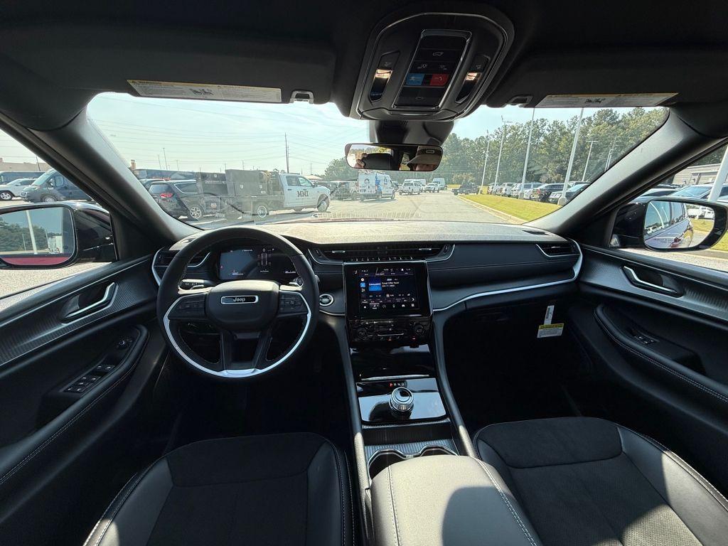 new 2025 Jeep Grand Cherokee car, priced at $33,625