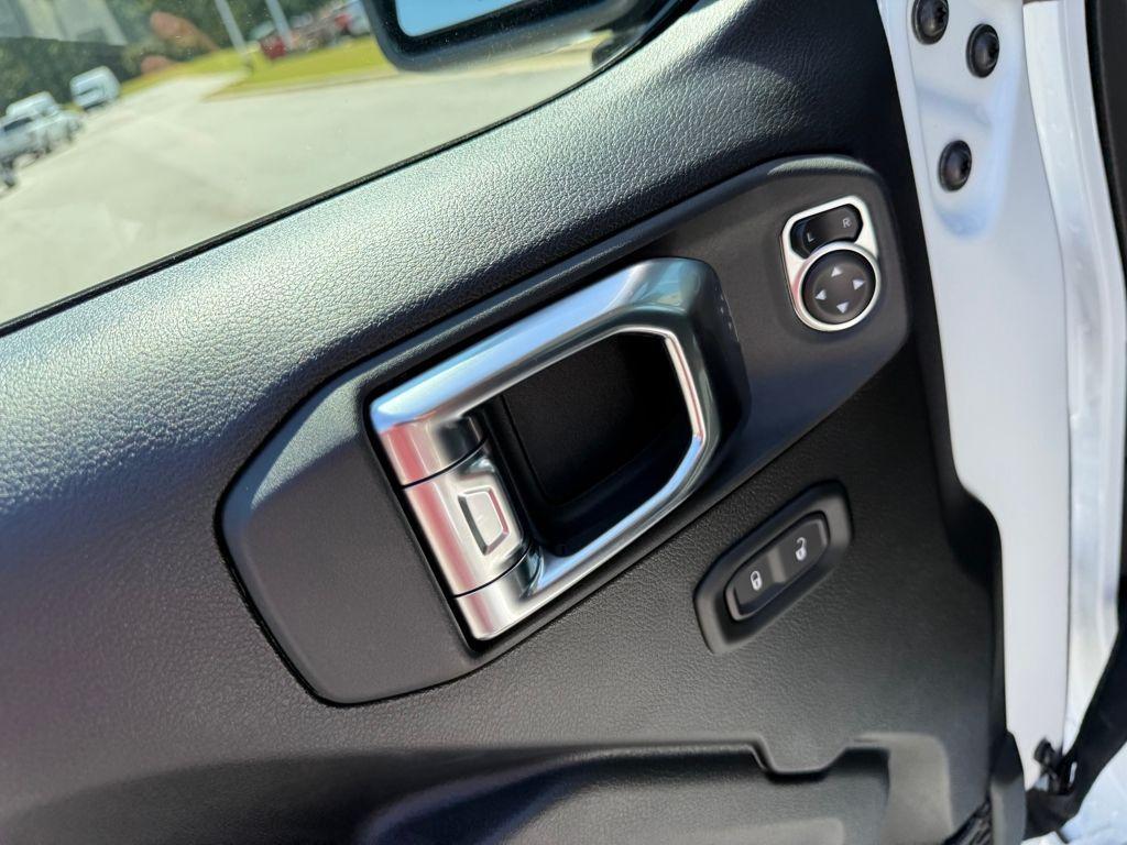 new 2025 Jeep Gladiator car, priced at $39,390