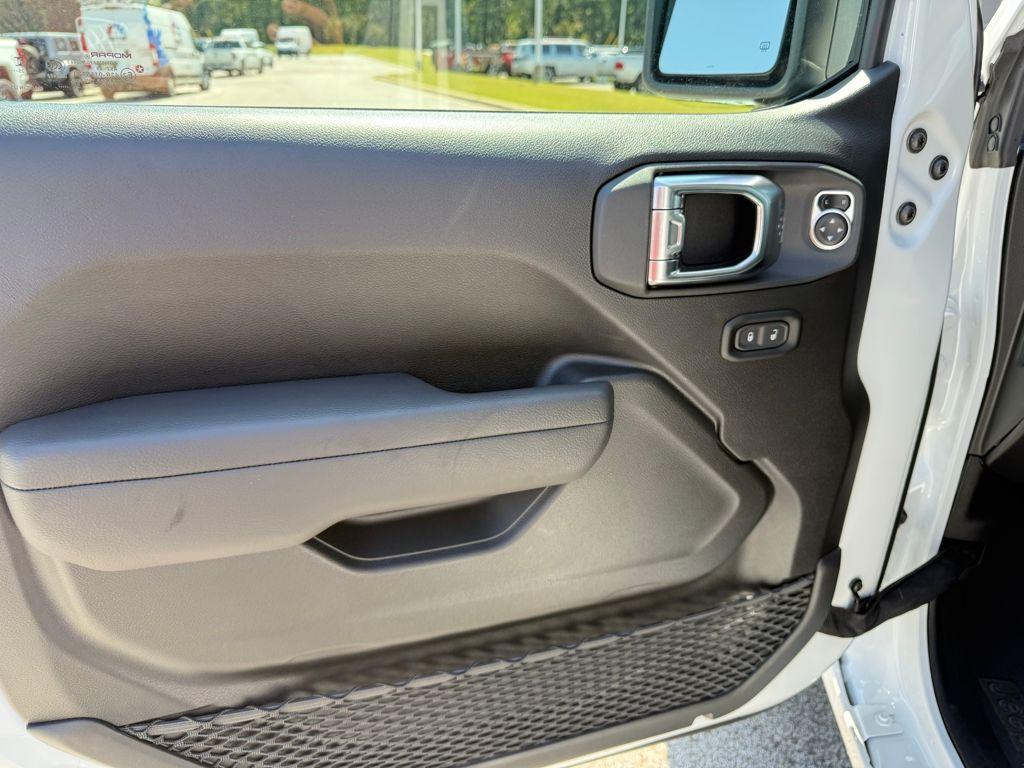 new 2025 Jeep Gladiator car, priced at $39,390