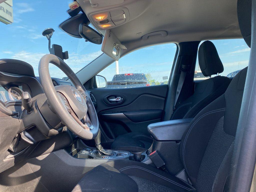 used 2021 Jeep Cherokee car