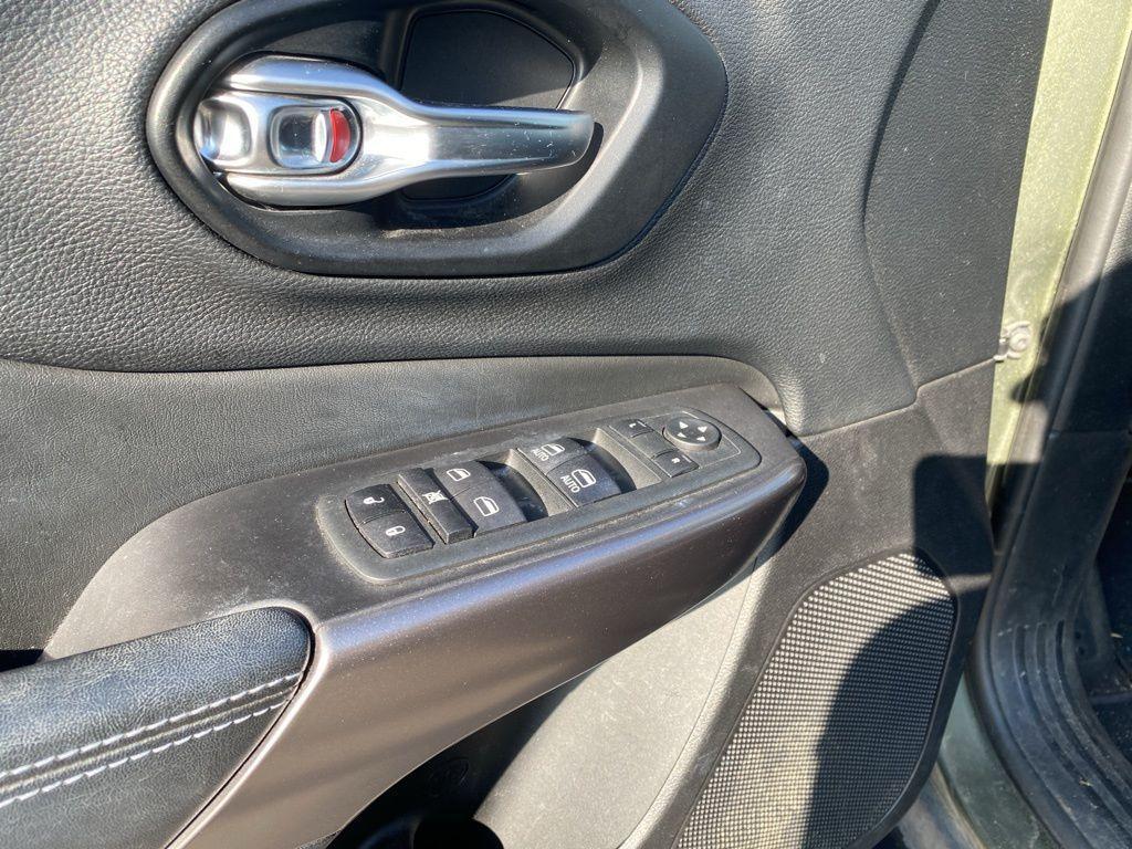 used 2021 Jeep Cherokee car