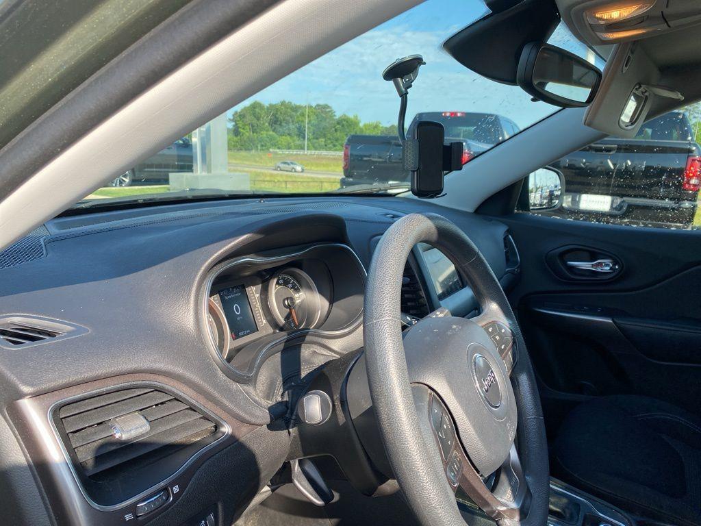 used 2021 Jeep Cherokee car