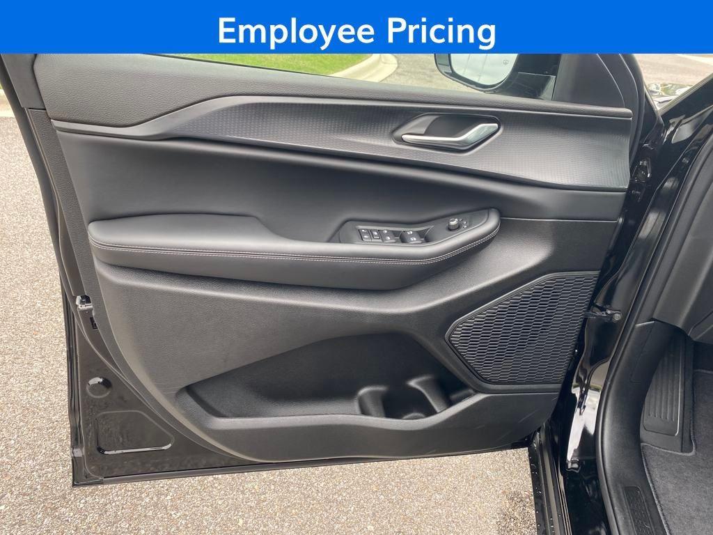 new 2025 Jeep Grand Cherokee L car, priced at $39,375