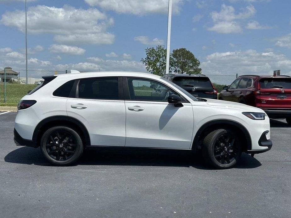 new 2025 Honda HR-V car, priced at $29,305