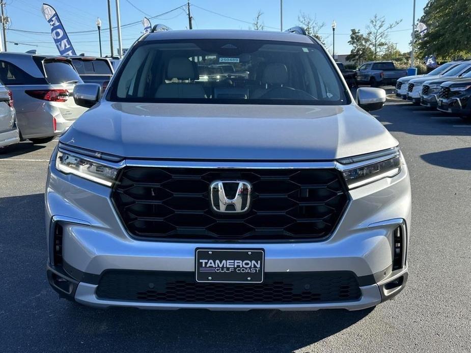 new 2025 Honda Pilot car, priced at $50,995