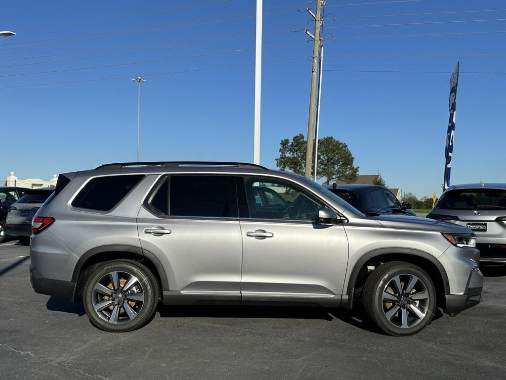 new 2025 Honda Pilot car, priced at $50,995