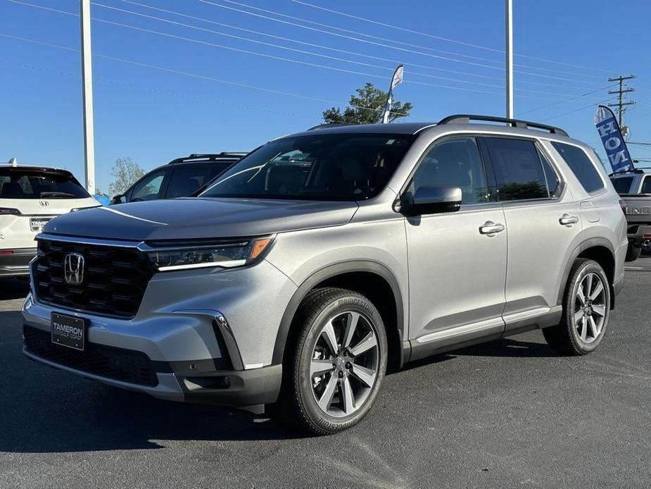 new 2025 Honda Pilot car, priced at $50,995