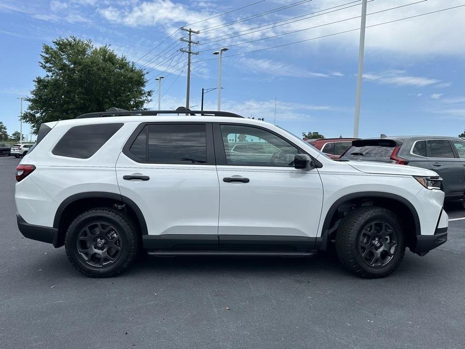 new 2025 Honda Pilot car, priced at $51,250