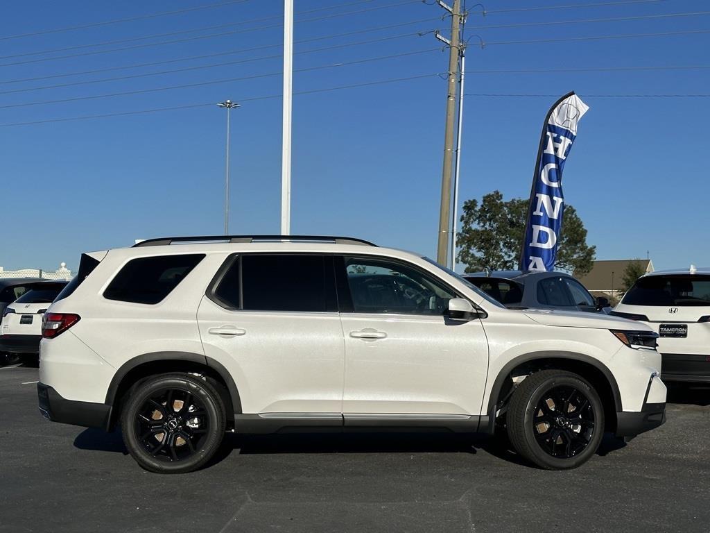 new 2025 Honda Pilot car, priced at $51,450