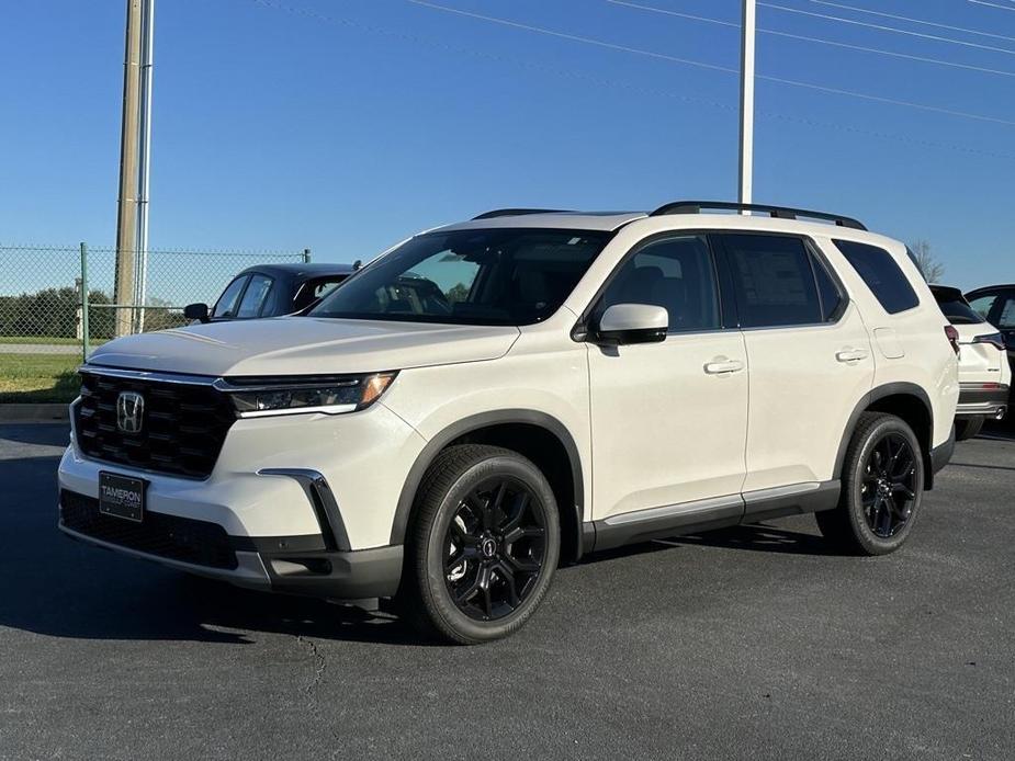 new 2025 Honda Pilot car, priced at $51,450