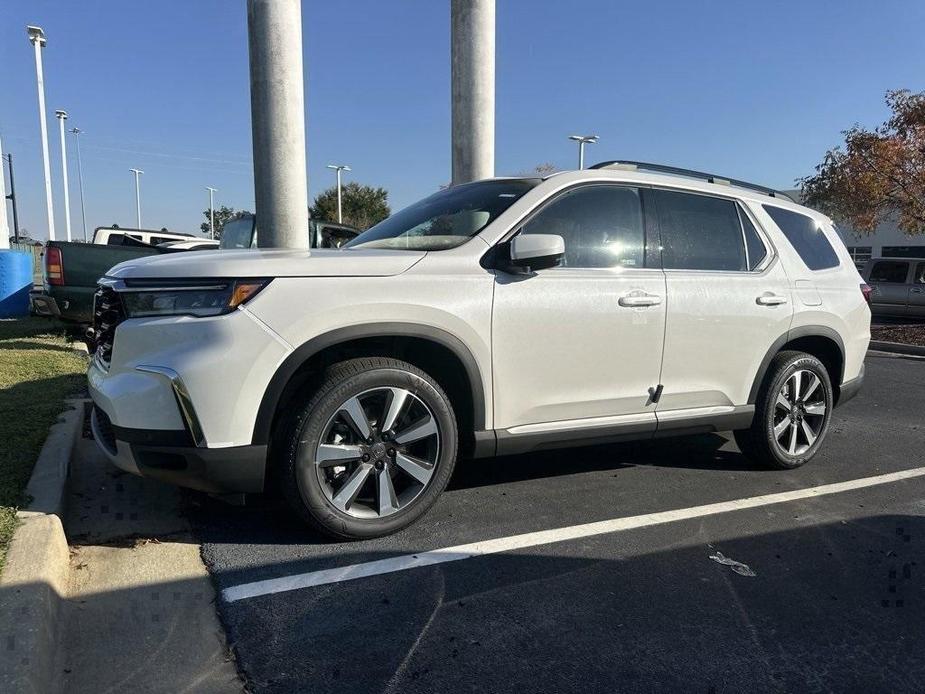 new 2025 Honda Pilot car, priced at $51,450