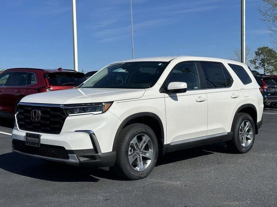 new 2025 Honda Pilot car, priced at $45,350