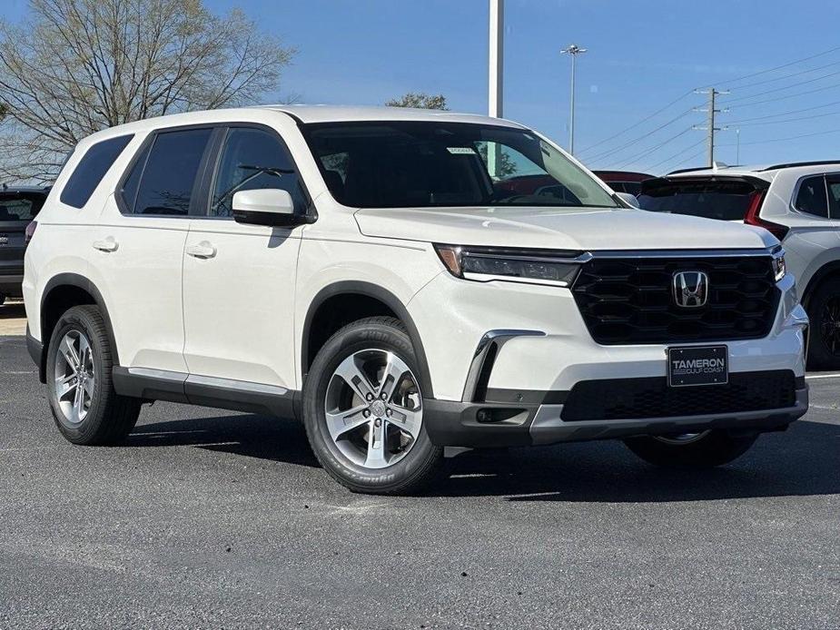 new 2025 Honda Pilot car, priced at $45,350