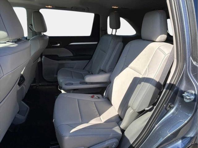 used 2019 Toyota Highlander car, priced at $26,489