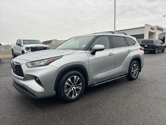 used 2020 Toyota Highlander car, priced at $28,995