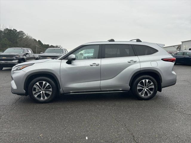 used 2020 Toyota Highlander car, priced at $28,995