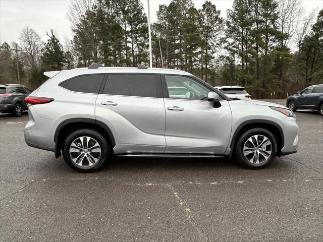 used 2020 Toyota Highlander car, priced at $28,995