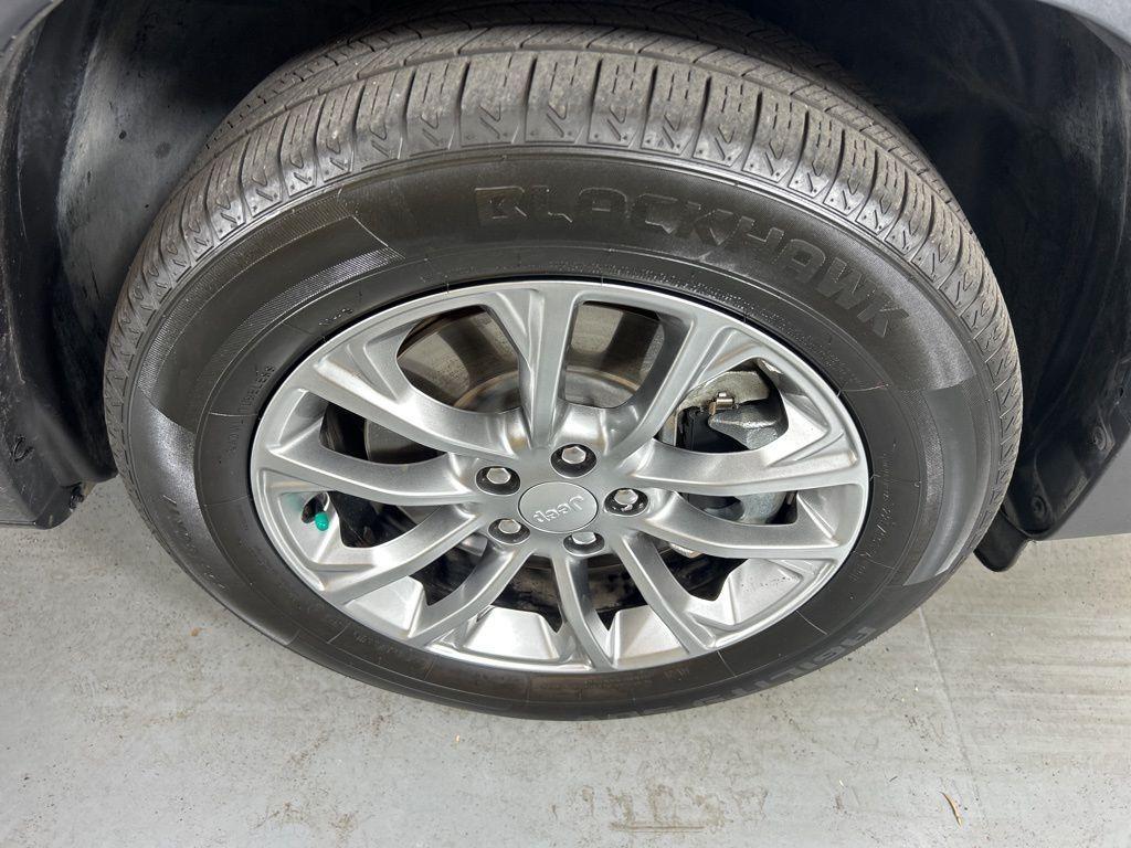 used 2021 Jeep Cherokee car, priced at $19,200