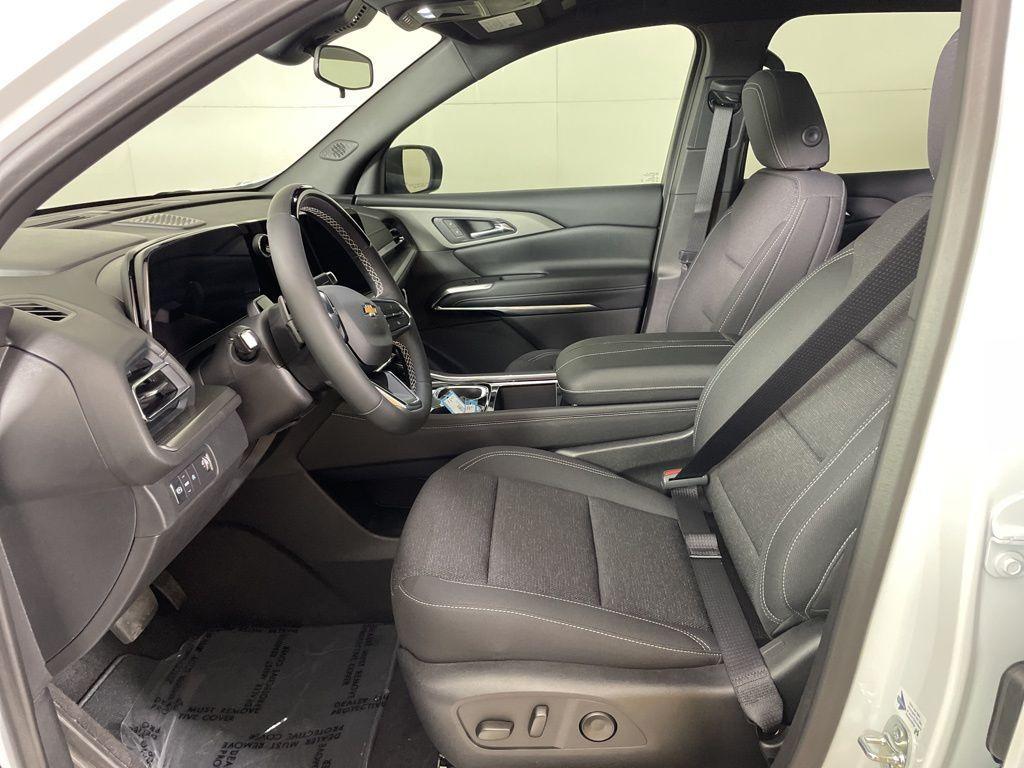 new 2025 Chevrolet Traverse car, priced at $45,642